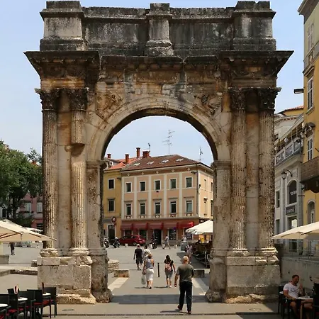 Apartman Paola *